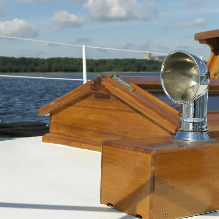 Gentleman Yacht Classic